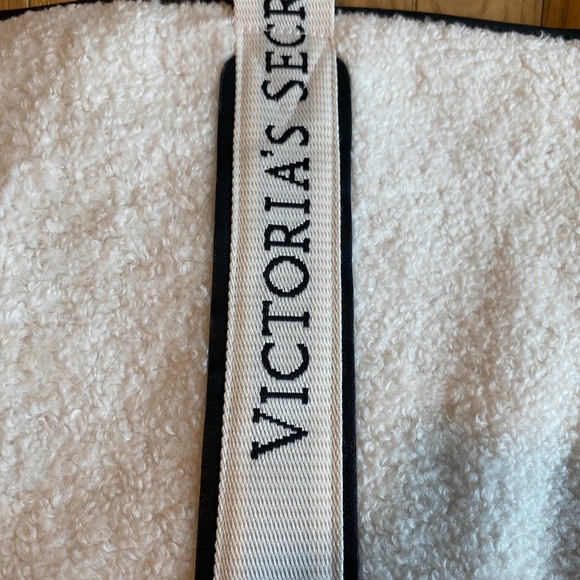 NWT Victoria's Secret Plush Logo-Strap Tote - Picture 4 of 6